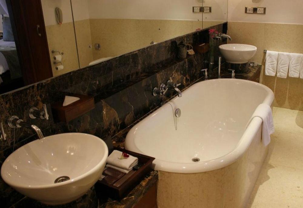 ทัช มาลาพร รีสอร์ต แอนด์ สปา โคชิน Hotel Kochi ภายนอก รูปภาพ